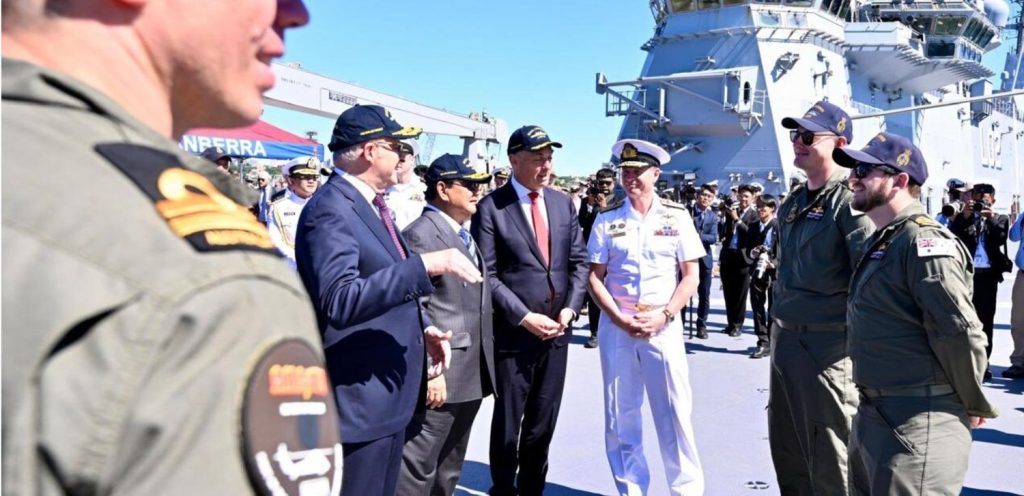 Presiden-Prabowo-Kapal-HMAS-Canberra-1
